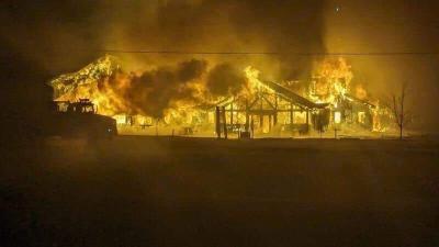 Un incendie gigantesque a détruit une usine de croustilles au Nouveau-Brunswick. (Photo : Gouvernement du Nouveau-Brunswick via Facebook.)